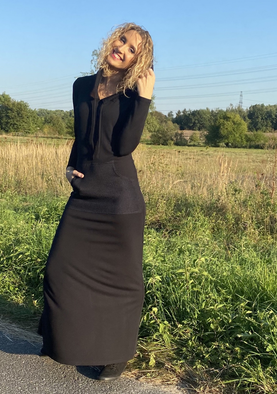 Černé šaty - dlouhé s krajkovou kapucí