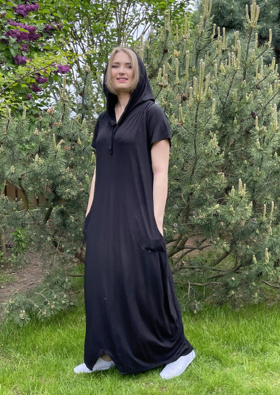 Dlouhé balonové šaty s kapucí černé