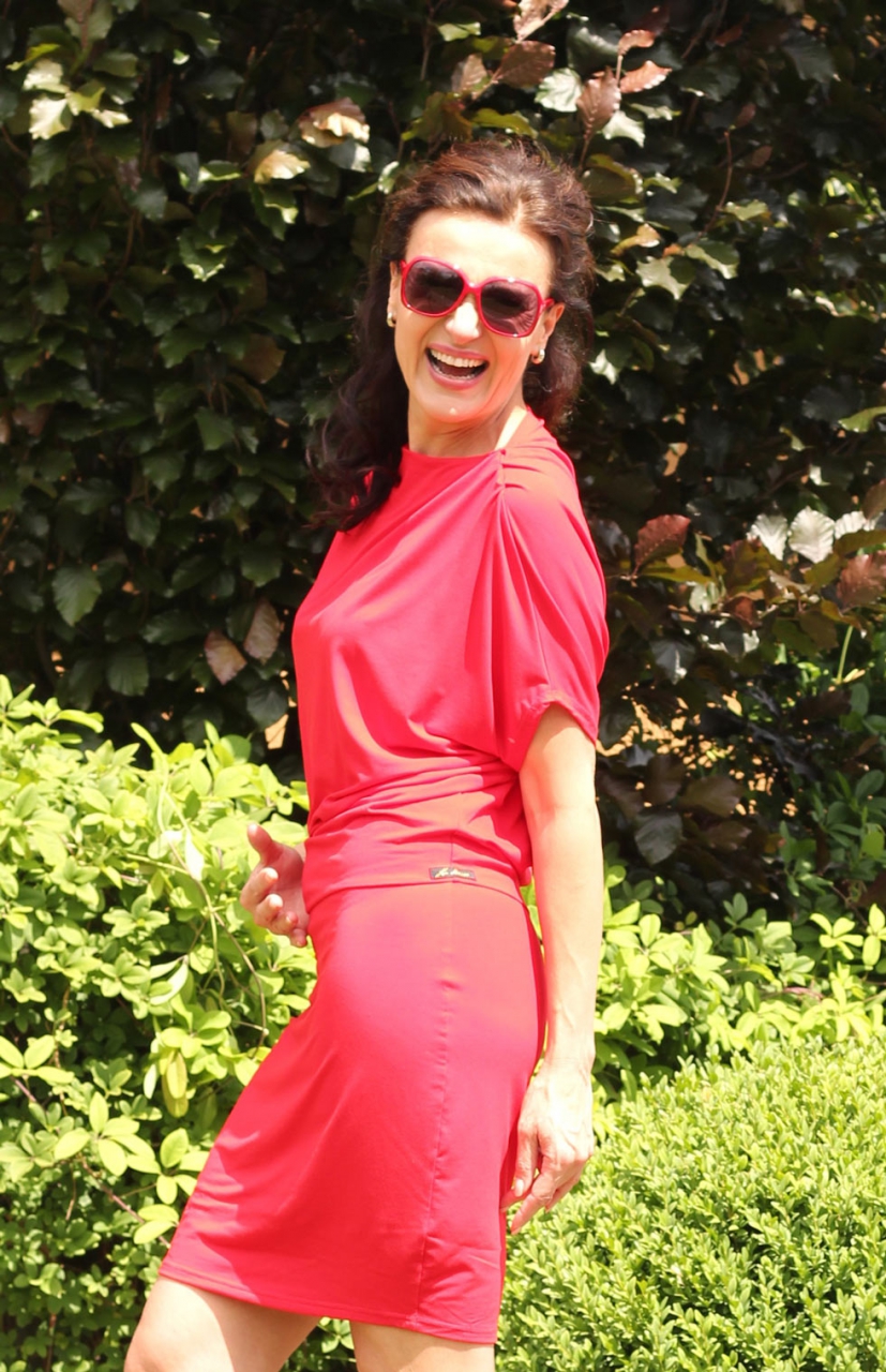 Šaty asymetrické červené krátké