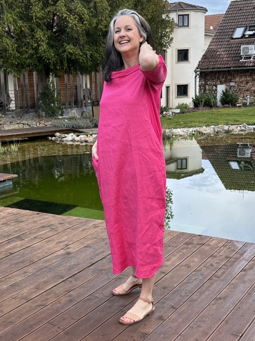 Růžové lněné šaty