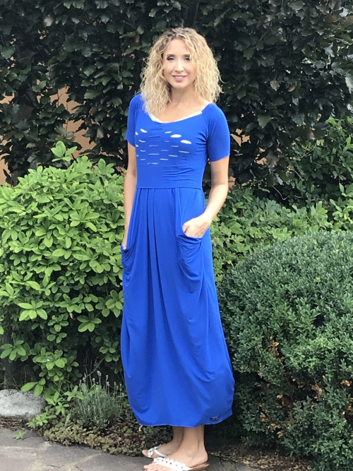 Královsky modré volné šaty