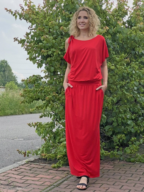 Červené šaty s vázačkou