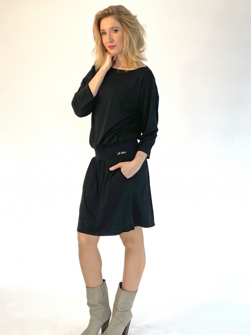 Černé krátké šaty s rukávem