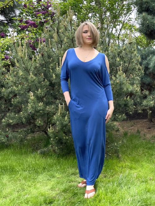 Modré šaty s volnými rameny