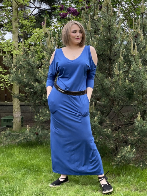 Modré šaty s volnými rameny