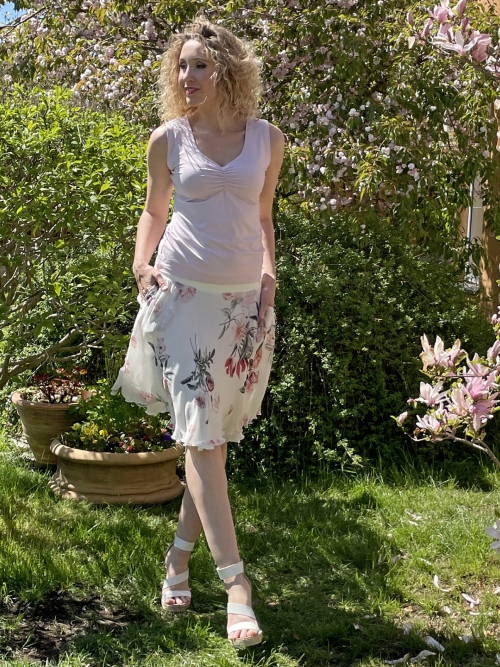 Polokolová sukně s květy