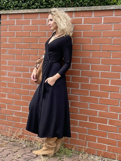Zvonové zavinovací šaty černé dlouhé