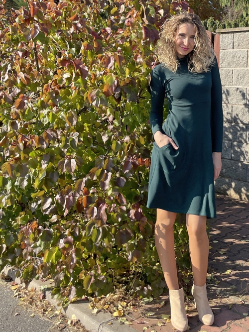Zelené šaty s rolákem