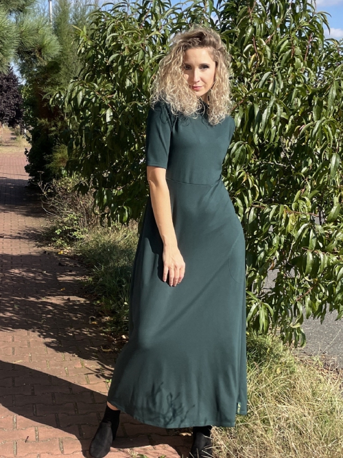 Zelené šaty s rolákem dlouhé