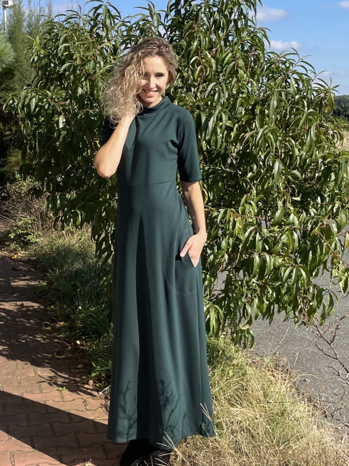Zelené šaty s rolákem dlouhé