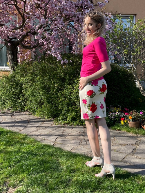 Květovaná pouzdrová sukně