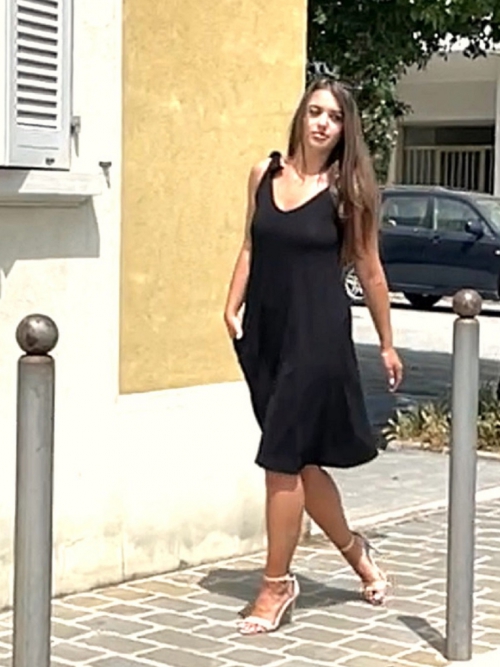 Zvonové šaty s vázáním na ramenou černé