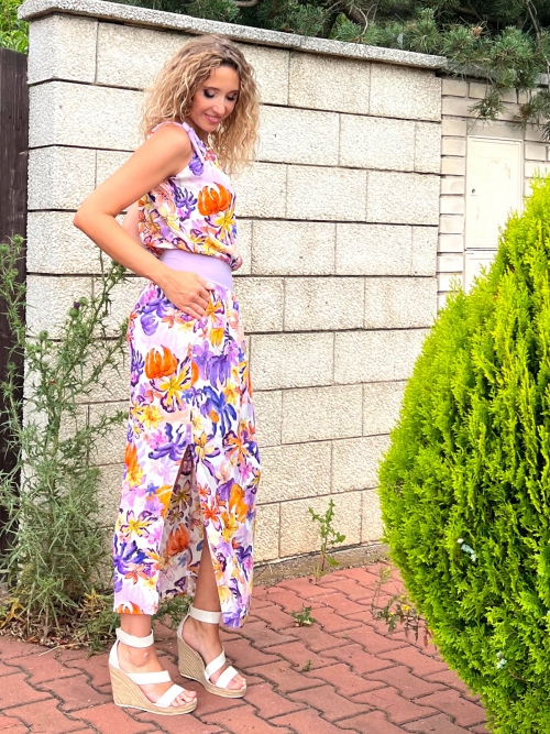 Šaty na ramínka fialové květy
