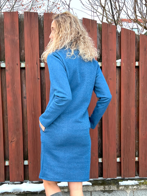 Šaty se stojáčkem modré s lesklou nitkou
