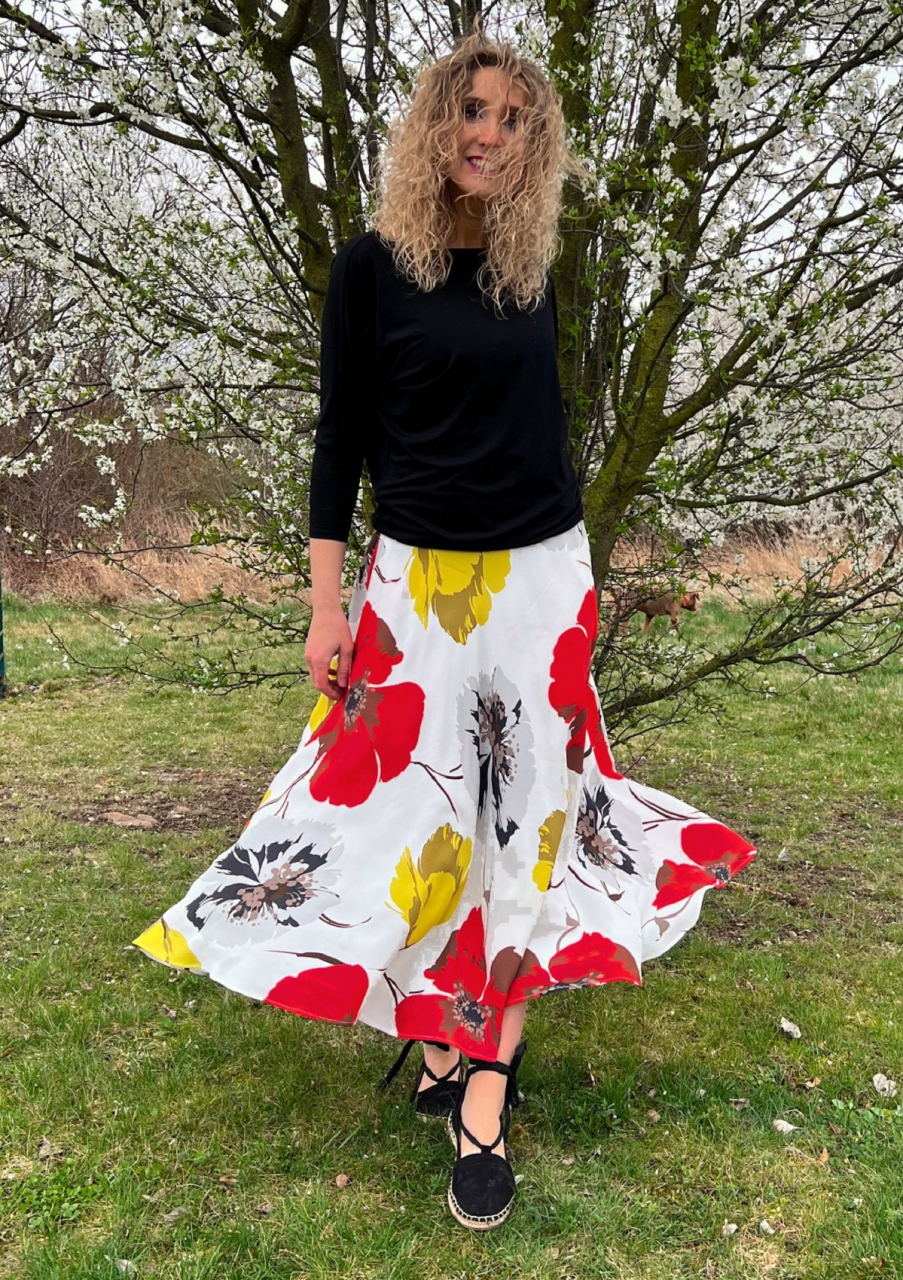 Polokolová sukně- dlouhá s červenými květy