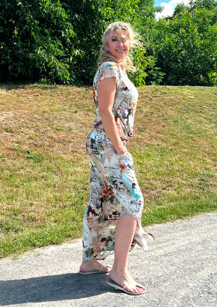 Dlouhé šaty s pasem květy