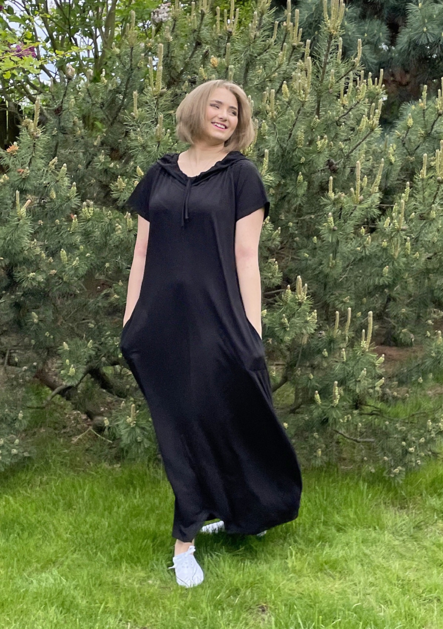 Dlouhé balonové šaty s kapucí černé