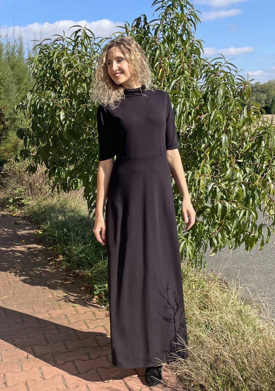 Černé šaty s rolákem dlouhé