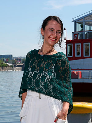 Zelené krajkové pončo