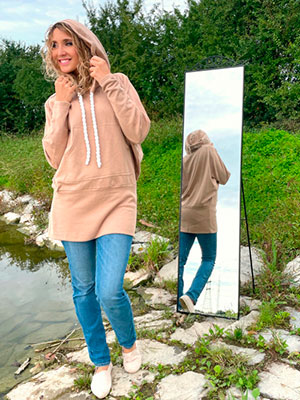 Béžová dlouhá mikina s kapucí