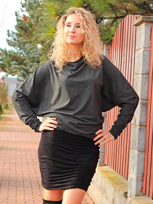 Sukně pouzdrová řasená černá