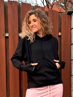 Černá mikina s kapucí volná