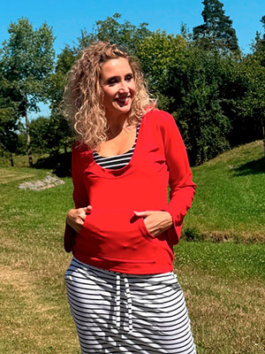Červená mikina s klokankou a kapucí