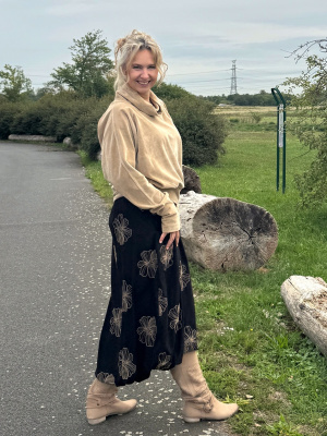 Balonová sukně černá s květy