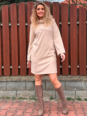 Rolákové šaty béžové s širokým rukávem