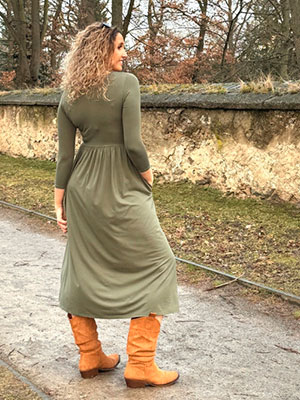 Šaty s rozparky khaki