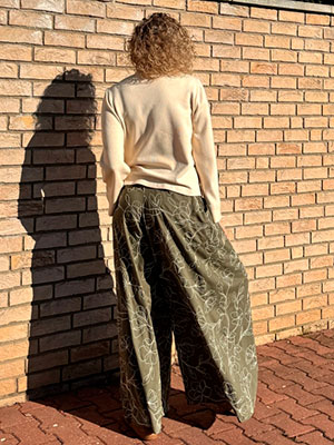 Kalhotová sukně dlouhá khaki s květy