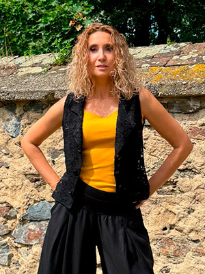 Černá krajková vesta
