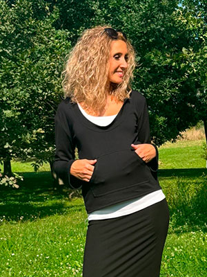 Černá mikina s klokankou a kapucí