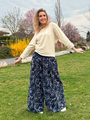 Kalhotová sukně dlouhá modrá s květy