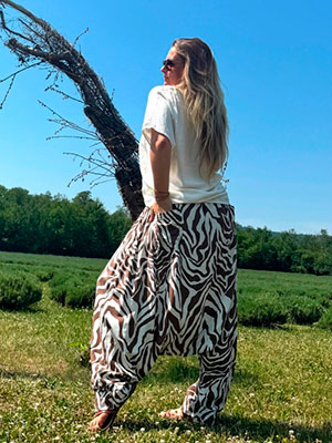 Volné kalhoty se spadlým sedem safari