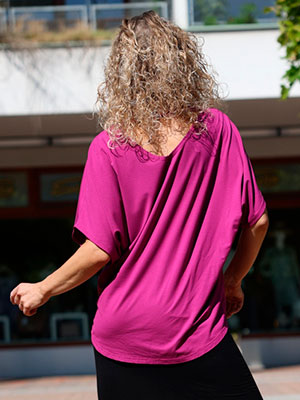 Netopýří tunika s výstřihem na zádech fuchsia