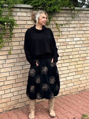 Balonová sukně černá s květy