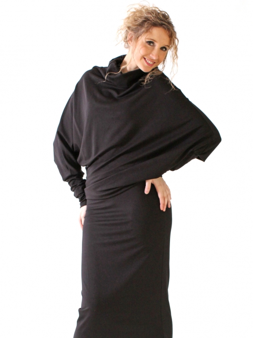 Černé asymetrické šaty s rolákem