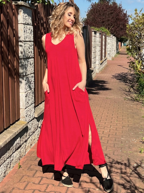 Dlouhé červené šaty s protiskladem
