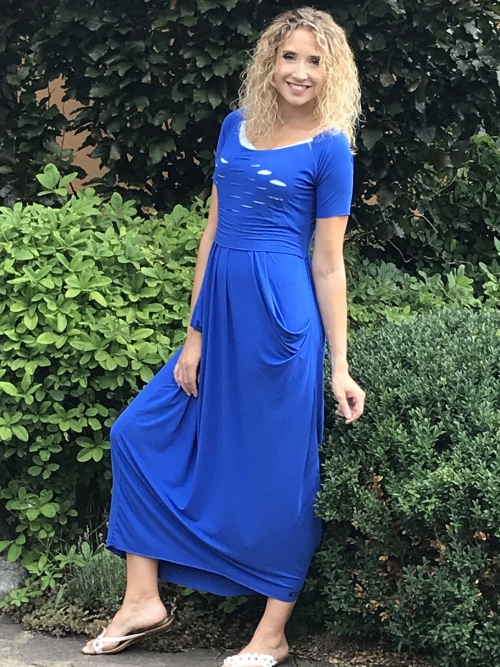 Královsky modré volné šaty