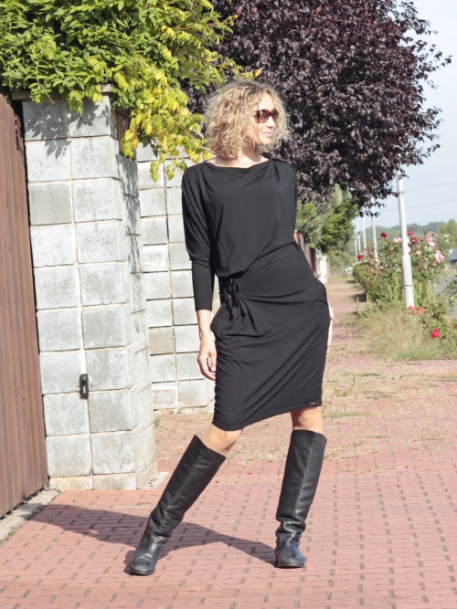Černé krátké šaty- snížený pas
