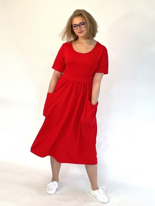 Červené šaty s kapsami