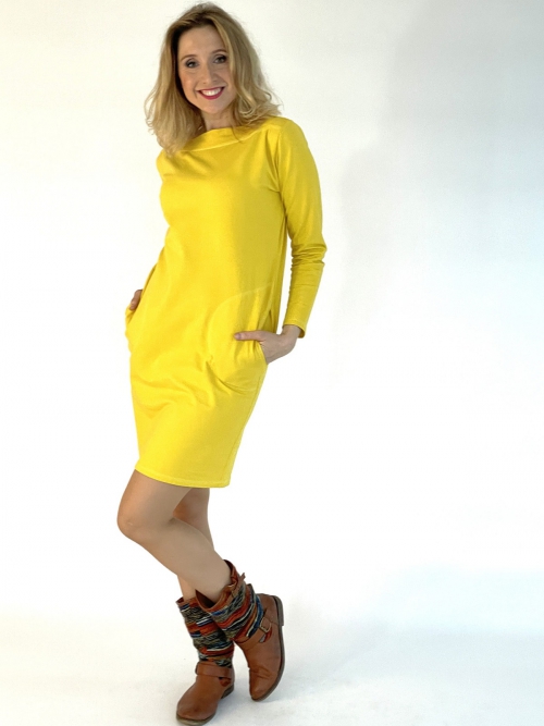Žluté šaty s lodičkovým výstřihem