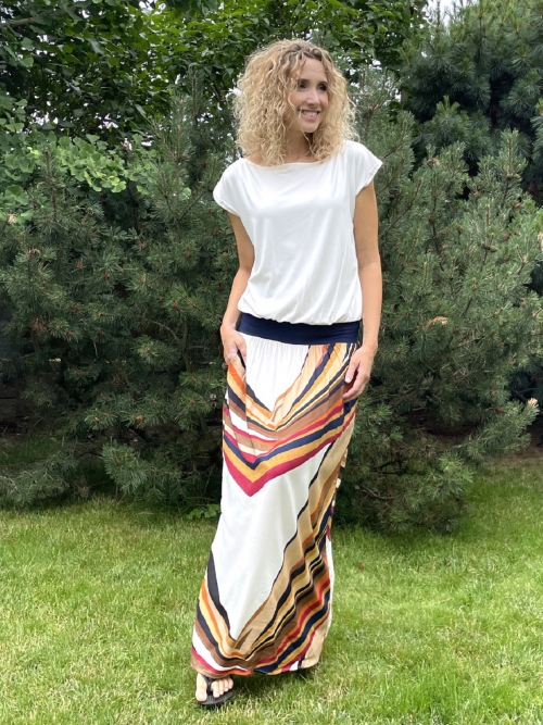 Letní šaty s geometrickým vzorem
