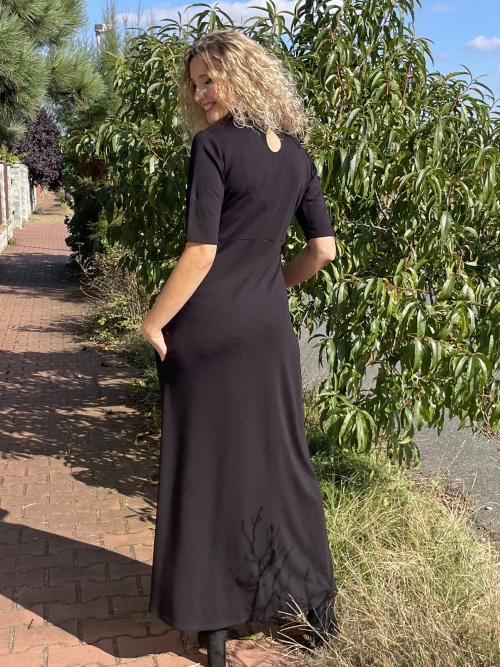 Černé šaty s rolákem dlouhé