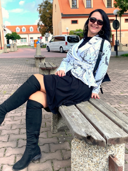 Bílé sako s cákanci