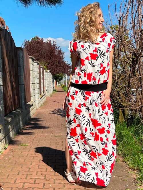 Dlouhé šaty s pasem a květy