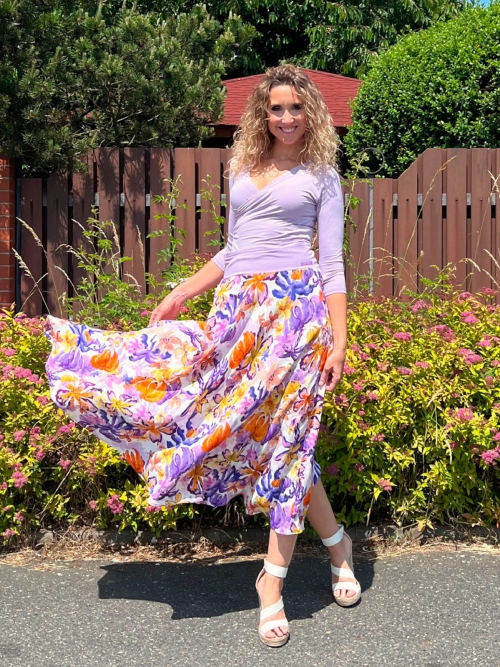 Polokolová sukně- dlohá s fialkovými kvítky