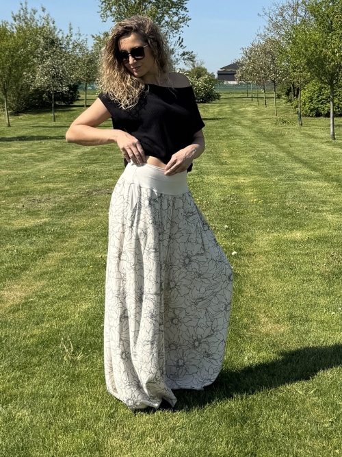 Kalhotová sukně béžová s černým květem