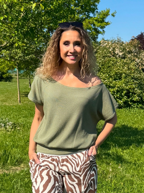 Volný top s pasem jemná svetříkovina khaki